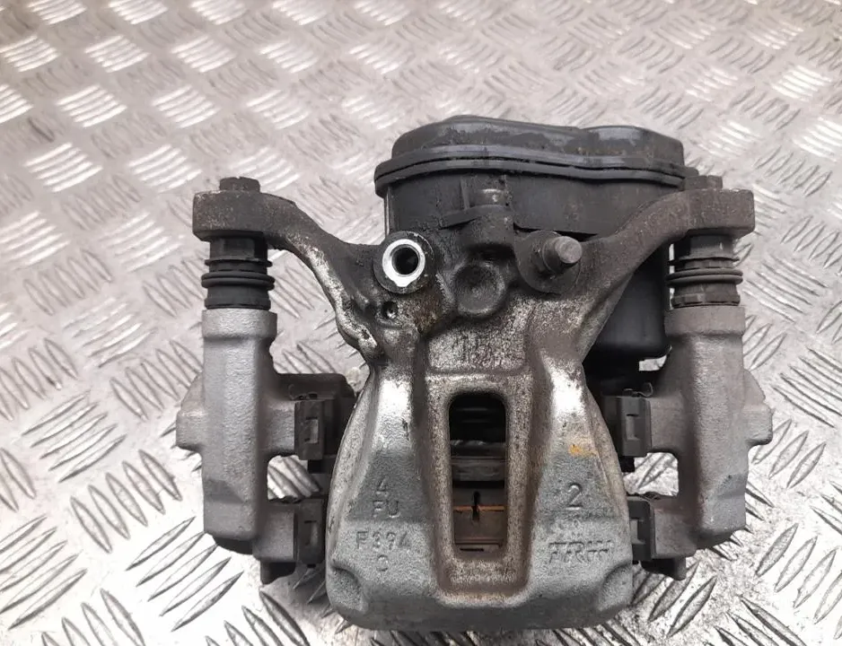 TOYOTA Yaris 4 generation (2020-2023) Супорт тормозов задний левый 33564981