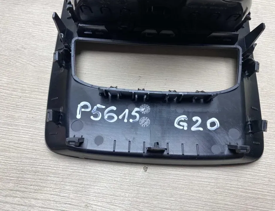 BMW 3 Series G20/G21/G28 (2018-2024) Задняя воздушная решётка 6836650 33614581