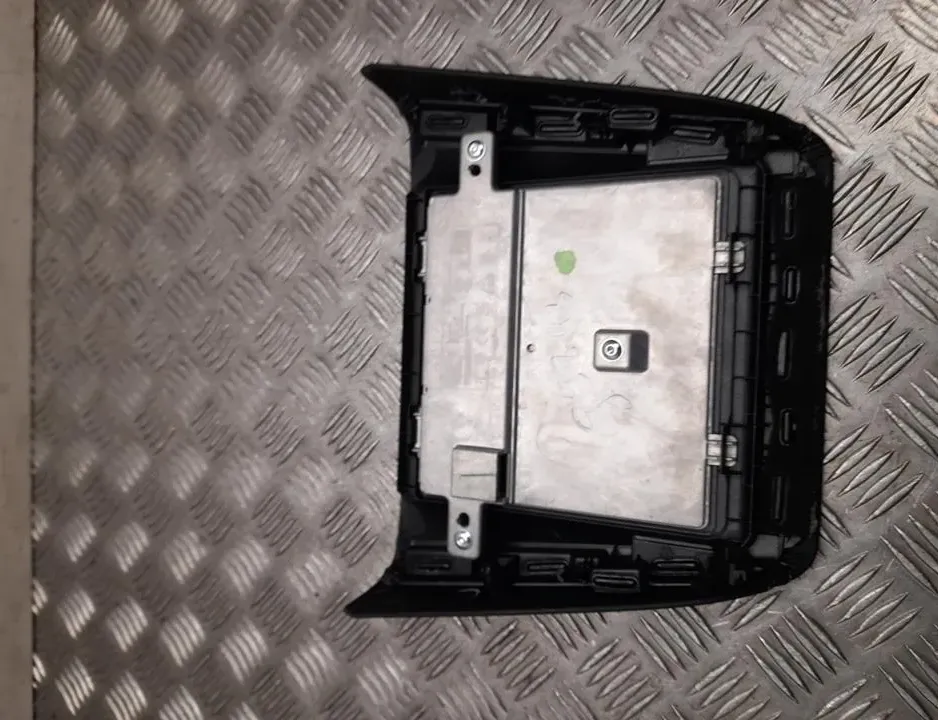 TESLA Model 3 1 generation (2017-2024) Wireless charging station 176181000C 33688124