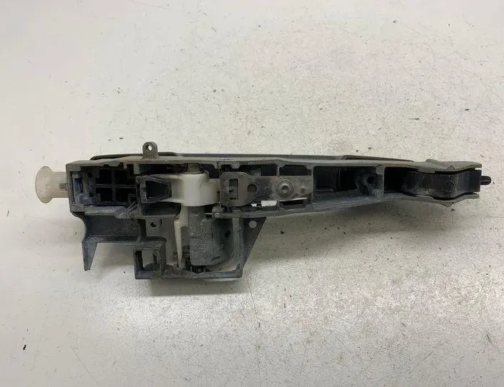 PEUGEOT 3008 1 generation (2010-2016) Наружная ручка задней правой двери 96861424577,9684559980 23948057