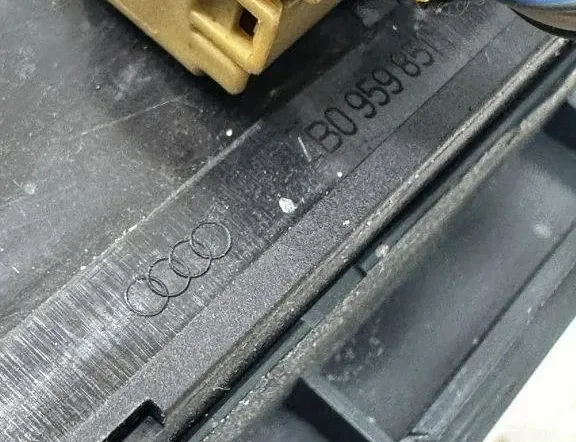 AUDI A6 C8/4K (2018-2024) Vypínač ľavého okna predných dverí 4B0959851 30588898