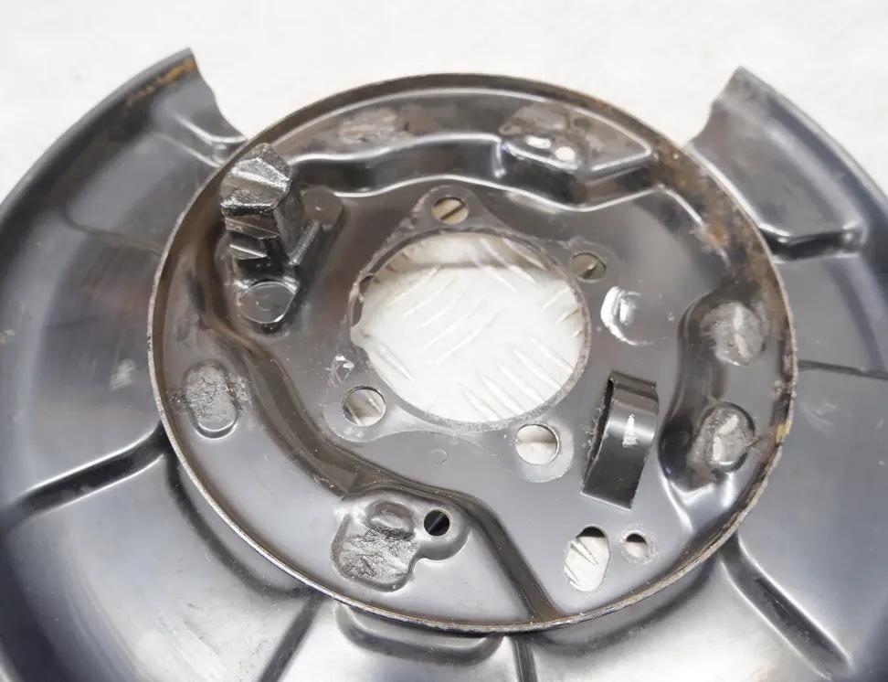 TOYOTA Prius Plus 1 generation (2012-2020) Ochrana ľavého zadného brzdového disku 46504-47050 33587136