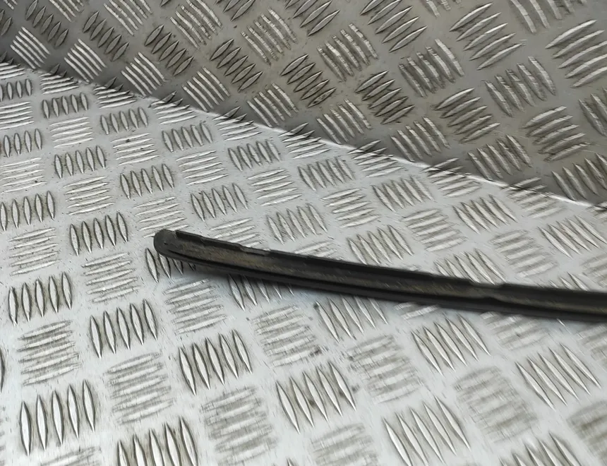 VOLVO V40 Cross Country 1 generation (2012-2020) Pravý vertikálny lem čelného skla 31378573 33813470