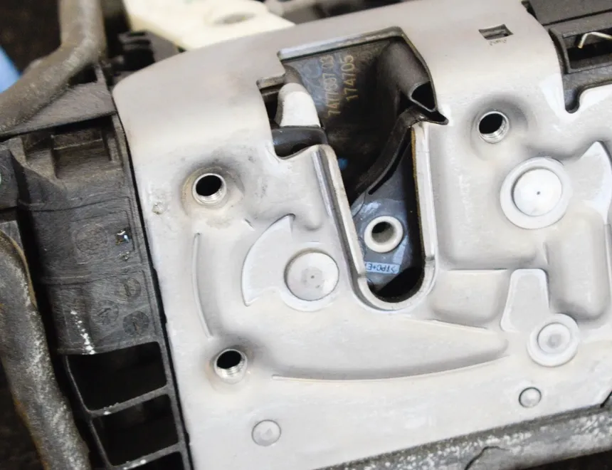 BMW 5 Series G30/G31 (2016-2023) Zámok ľavých zadných dverí 7477697 10003758