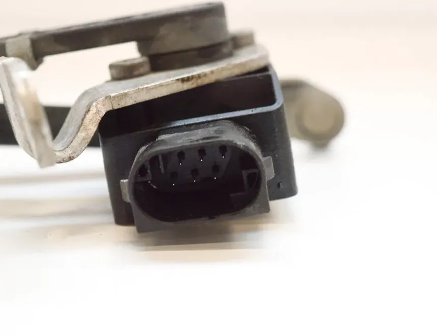 BMW 6 Series F06/F12/F13 (2010-2018) Датчик уровня передний левый 25916010,6860843 10829006