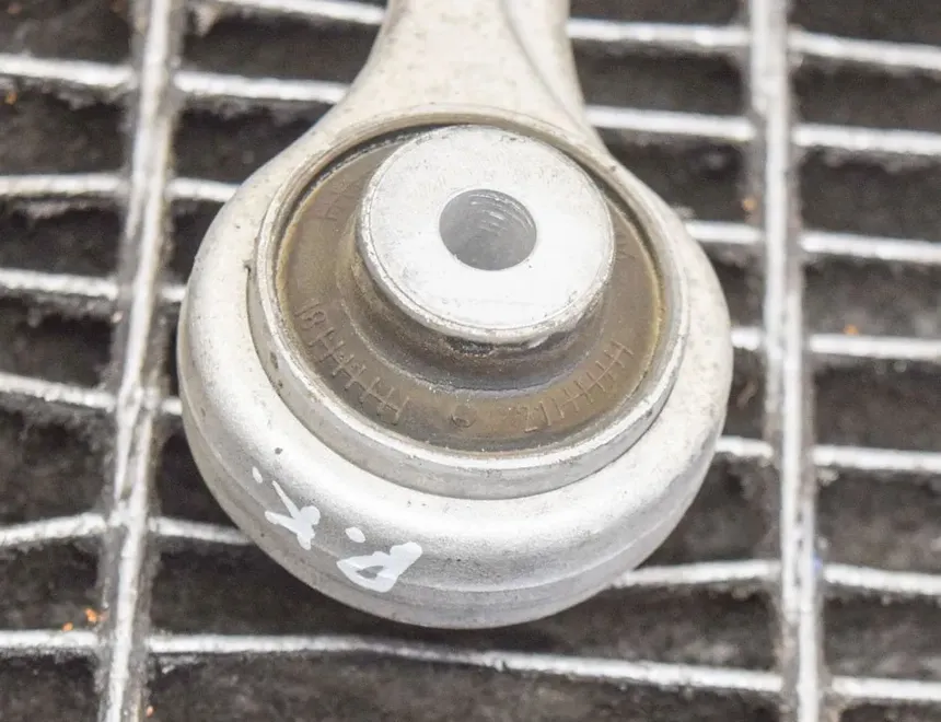 AUDI A4 B9/8W (2015-2024) Ľavé horné rameno prednej nápravy 12243015