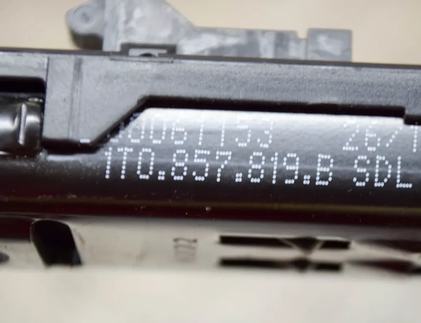 VOLKSWAGEN Passat B7 (2010-2015) Front Right Seat Belt Height Adjuster 1T0857819B 13572534