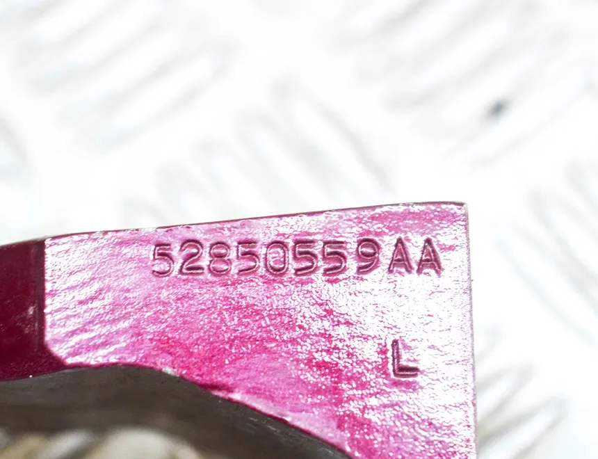 JEEP Cherokee 3 generation (KJ)  (2005-2007) Задний левый дверной шарнир 85574F,52850559AA 14314253