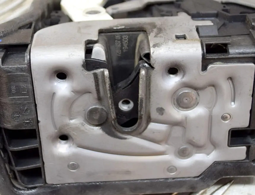 BMW i3 I01 (2013-2024) Замок передней левой двери 182838-10,7281937 14682573