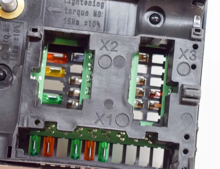 BMW 4 Series G22, G23, G26 (2020-2023) Poistková skrinka P00166270,8795477,55892110,8734162 20404939