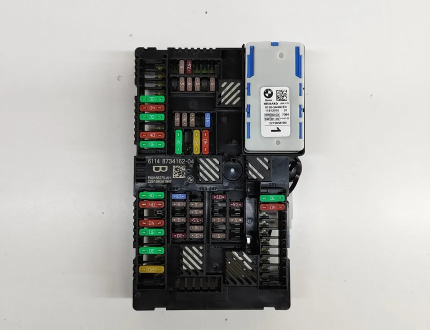 BMW 4 Series G22, G23, G26 (2020-2023) Poistková skrinka 5A44CE0,8734162 22660155