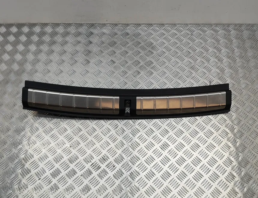 BMW X1 F48/F49 (2015-2023) Ozdobné lemovanie zámky kufra 51477413689,7413689 23454589