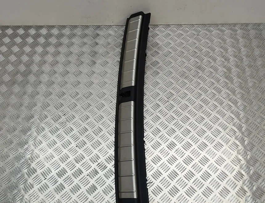 BMW X1 F48/F49 (2015-2023) Ozdobné lemovanie zámky kufra 51477413689,7413689 23454589