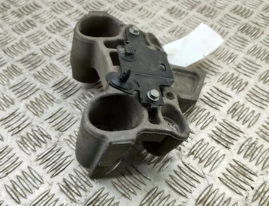 PEUGEOT 2008 2 generation (2019-2023) Кронштейн двигателя правой стороны 9826364780 27794965