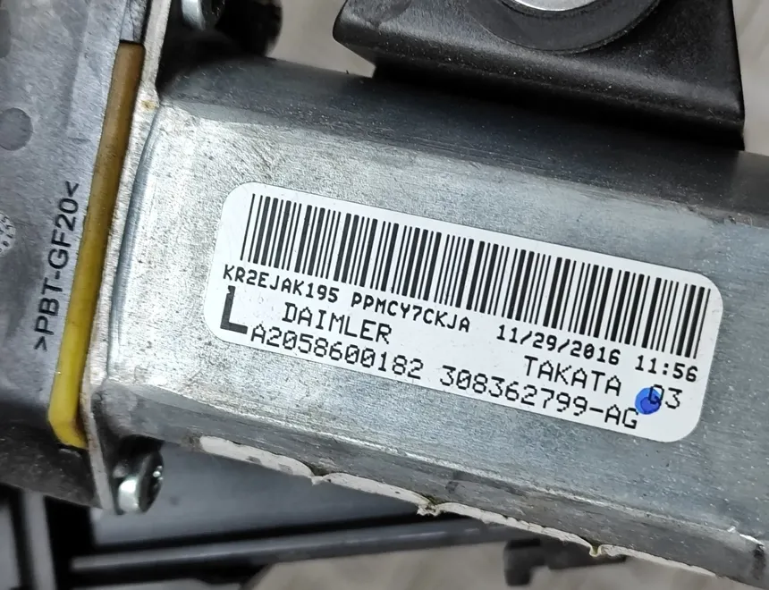 MERCEDES-BENZ C-Class W205/S205/C205 (2014-2023) Регулятор высоты ремня безопасности спереди слева A2058600357,A2058600182 28251232