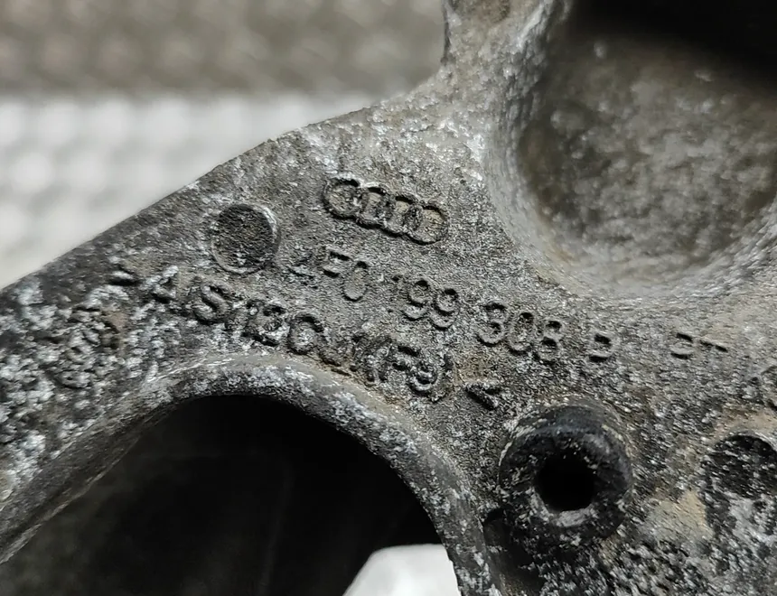 AUDI A6 C6/4F (2004-2011) Кронштейн двигателя правой стороны 4F0199308P 28362318