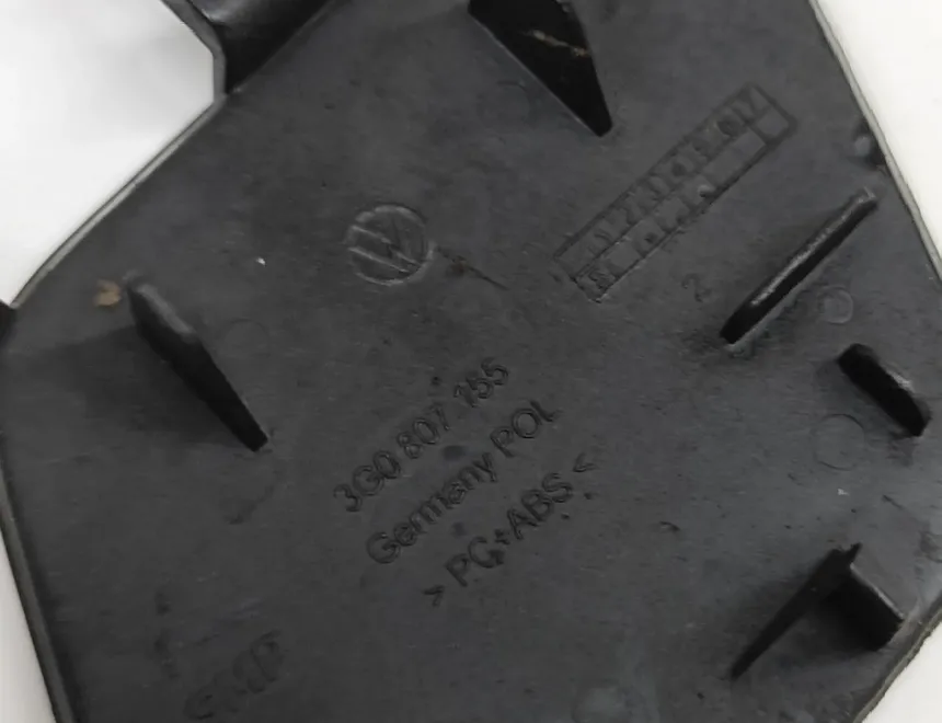 VOLKSWAGEN Passat B8 (2014-2023) Predný nárazník očko na odtahovanie kryt 3G0807155 28528216