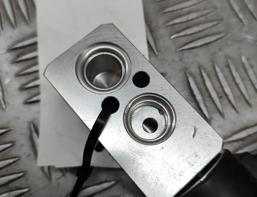 KIA Niro 2 generation (2022-2023) Air conditioner expansion valve EAT-25M4003,T41623-1830 30373249