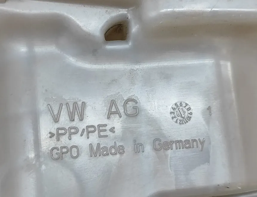 VOLKSWAGEN Passat B8 (2014-2023) Coolant Expansion Tank Reservoir 5WA121407F 30435665
