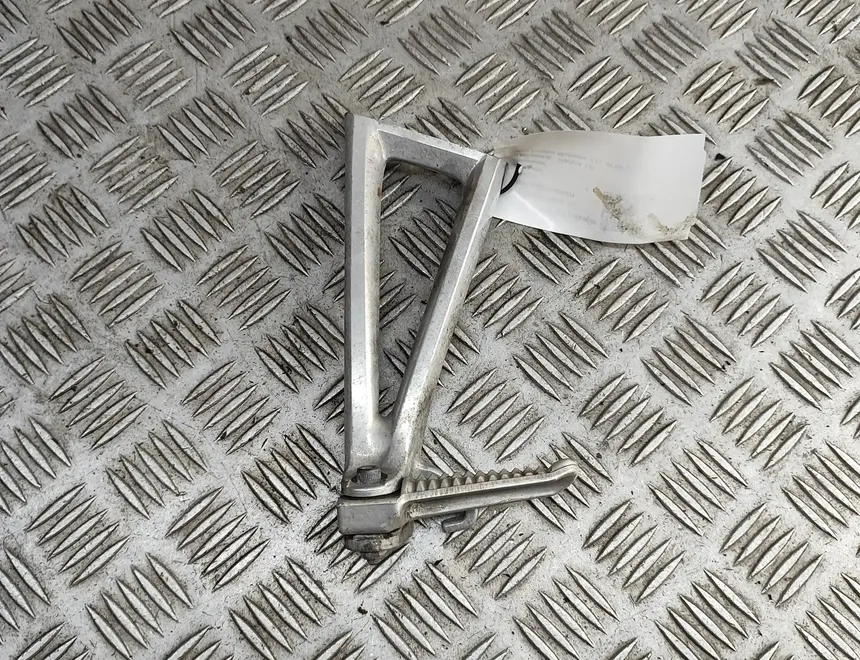 YAMAHA YZF-R Rear left side footrest peg hanger 5SL-4 31103698