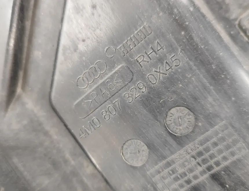 AUDI Q7 4M (2015-2024) Rear Bumper Middle Bracket Mount 4M0807329 31693681