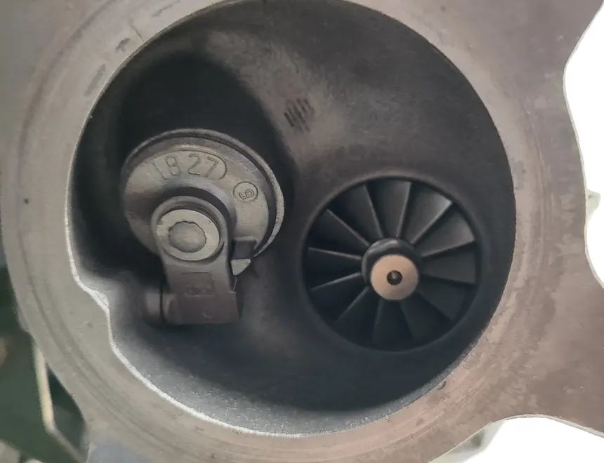 VOLKSWAGEN Golf R 6 generation (2009-2012) Motor (Slovak) CDL 33025203