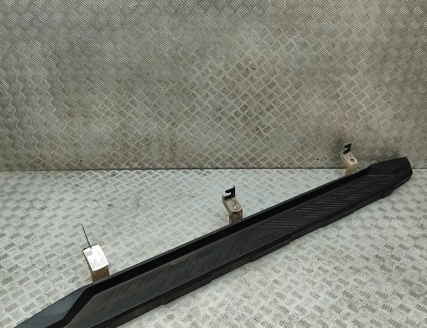 ISUZU D-Max 2 generation (2016-2024) Наружный пластиковый порог левый 8979078310 33138852