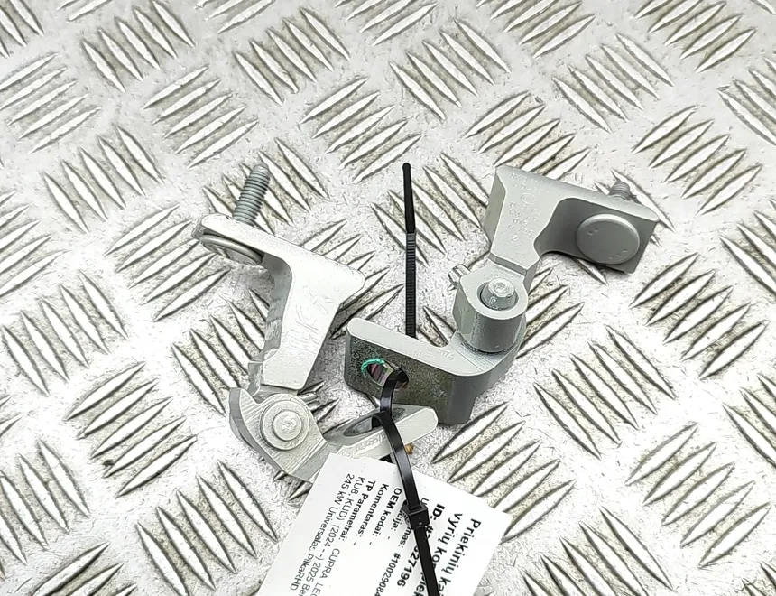 Cupra Комплект петель передней левой двери 8W0831403,8X4833407A,8W0831403A,8X4833405A 33327196