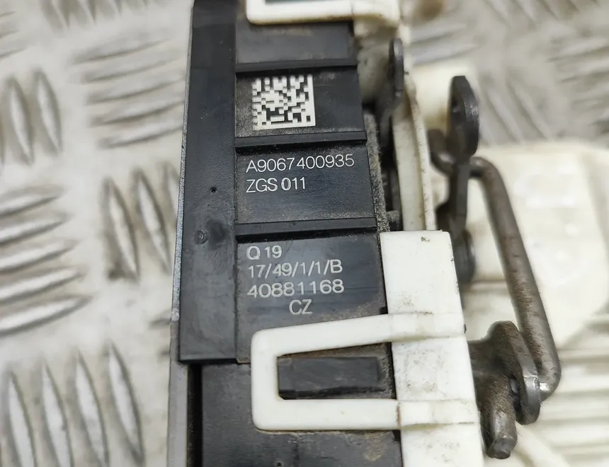 MERCEDES-BENZ Sprinter 2 generation (906) (2006-2018) Замок задней правой двери A9067400935 33560451