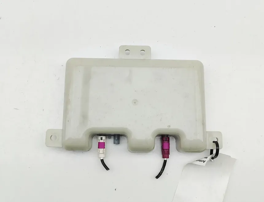 BMW 6 Series F06/F12/F13 (2010-2018) Bootlid Antenna Amplifier 6943023,28324363,13600211 33586426