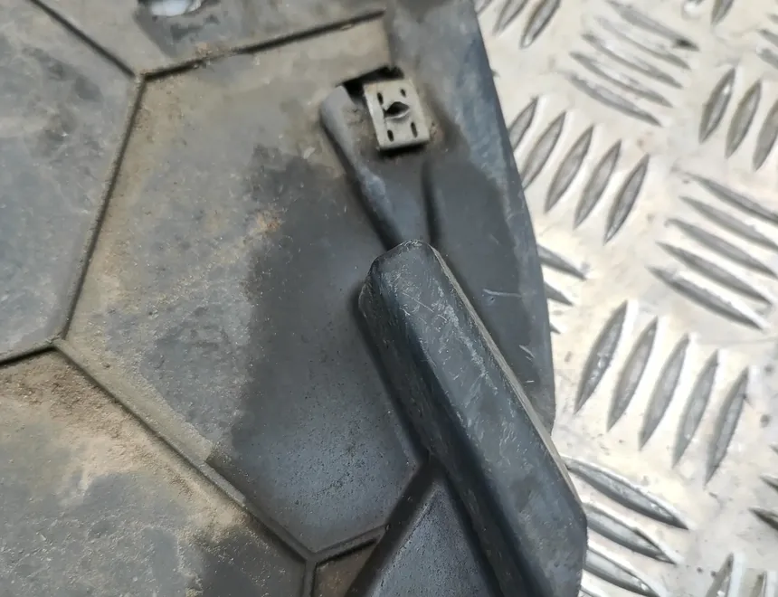 AUDI A5 Sportback F5 (2016-2024) Pravá zadná spodná ochrana 8W6825217B 33587235