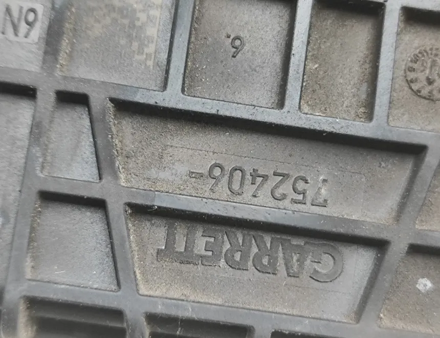 JAGUAR XJ 3 generation (X350) (2003-2009) Turbocharger 6R8Q-6K682-AC 33935233