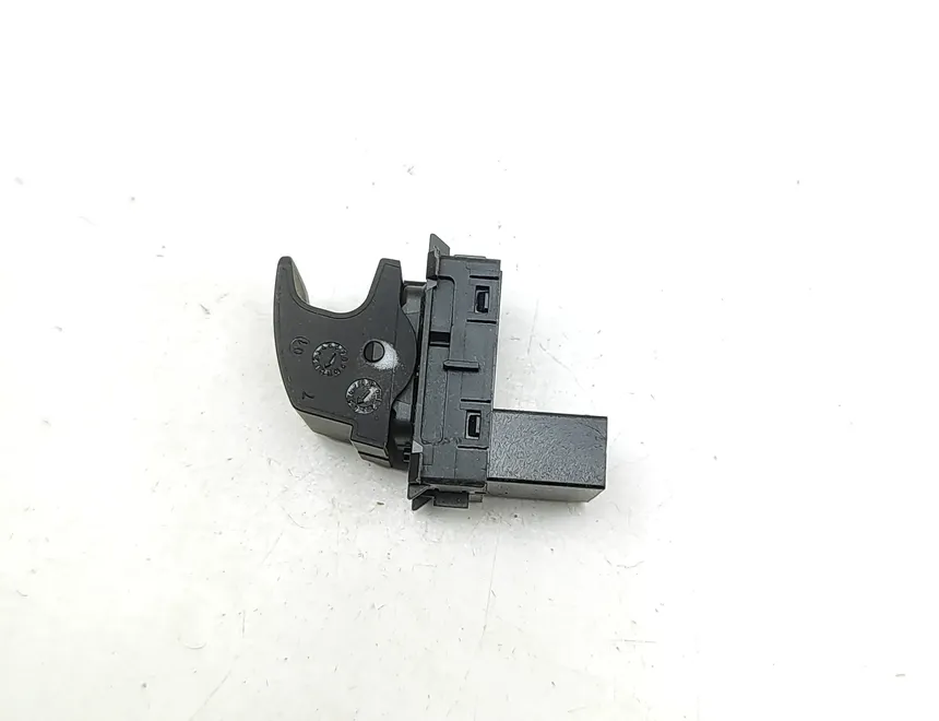 VOLKSWAGEN Passat B8 (2014-2023) Кнопка открывания задней крышки 3G0959831 34212082