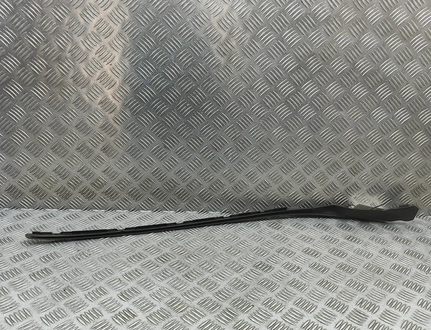 VOLVO V40 Cross Country 1 generation (2012-2020) Pravý vertikálny lem čelného skla 31378573 33813470