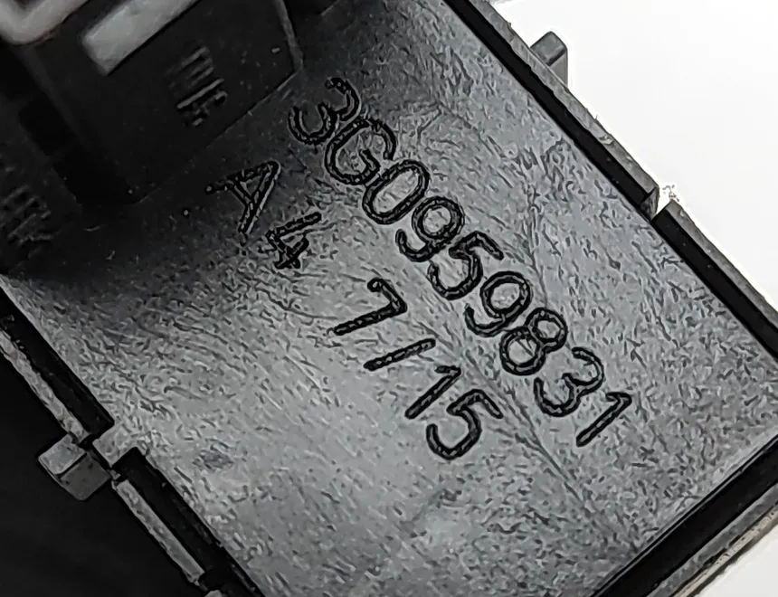 VOLKSWAGEN Passat B8 (2014-2023) Кнопка открывания задней крышки 3G0959831 34212082