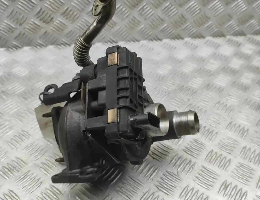 JAGUAR XJ 3 generation (X350) (2003-2009) Turbocharger 6R8Q-6K682-AC 33935233