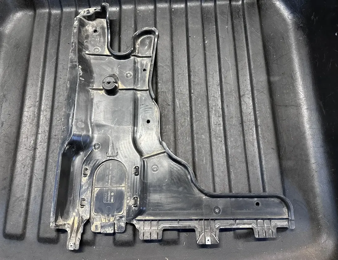 VOLKSWAGEN Touran 3 generation (2015-2023) Задняя правая нижняя защита 5QA825102,5QA825961A 33538832