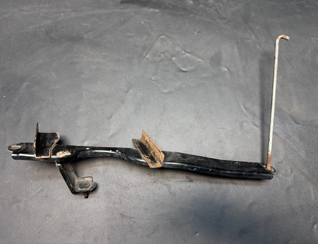 TOYOTA Avensis 2 generation (2002-2009) Držiak batérie 7440420590 33579886