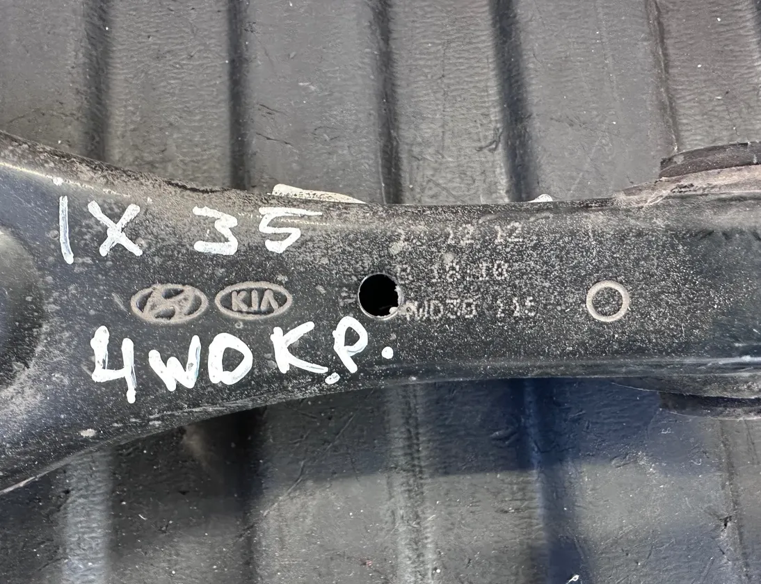 HYUNDAI ix35 1 generation (2009-2015) Ľavé zadné rameno závesu 55210-2Y100,552102Y100,4WD 33947417