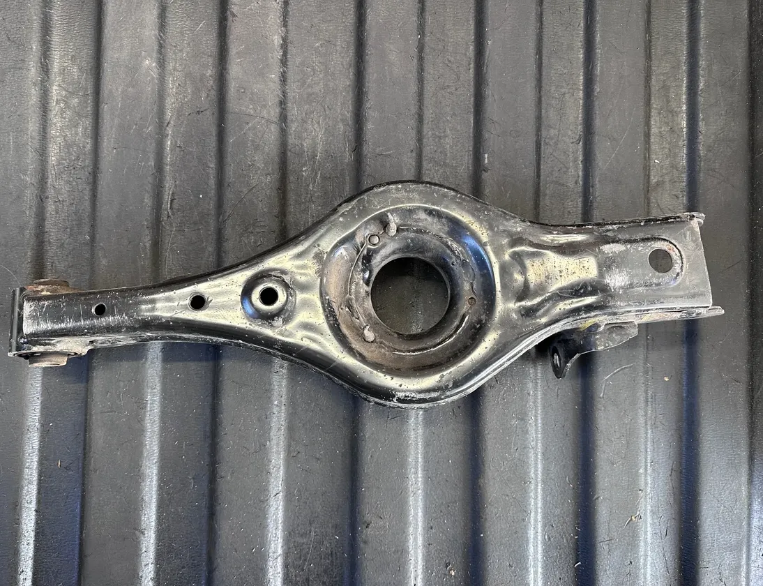 HYUNDAI ix35 1 generation (2009-2015) Ľavé zadné rameno závesu 55210-2Y100,552102Y100,4WD 33947417