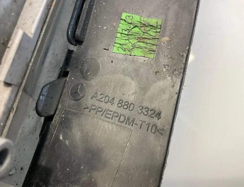 MERCEDES-BENZ C-Class W204/S204/C204 (2004-2015) Predný dolný mriežka A2048803324 33342571