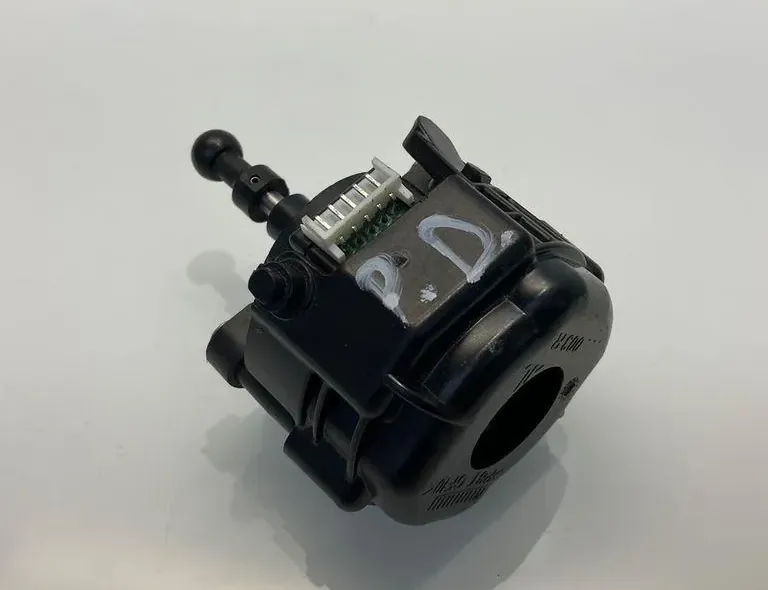 MERCEDES-BENZ C-Class W204/S204/C204 (2004-2015) Motor pre vyrovnávanie svetlometov 33342594
