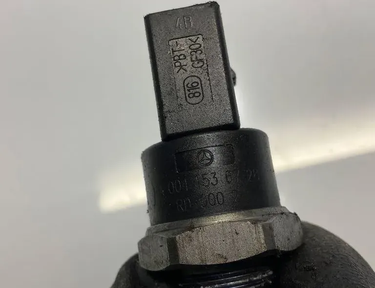 MERCEDES-BENZ E-Class W211/S211 (2002-2009) Senzor tlaku paliva A0041536728 33405578