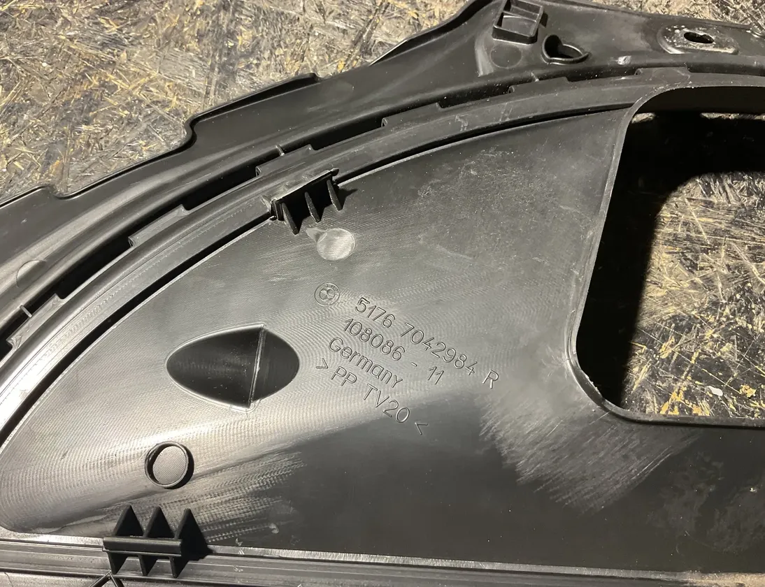 BMW 5 Series Gran Turismo F07 (2010-2017) Engine bonnet/ hood lock trim molding 7042984,10808611,51767042984 24590211