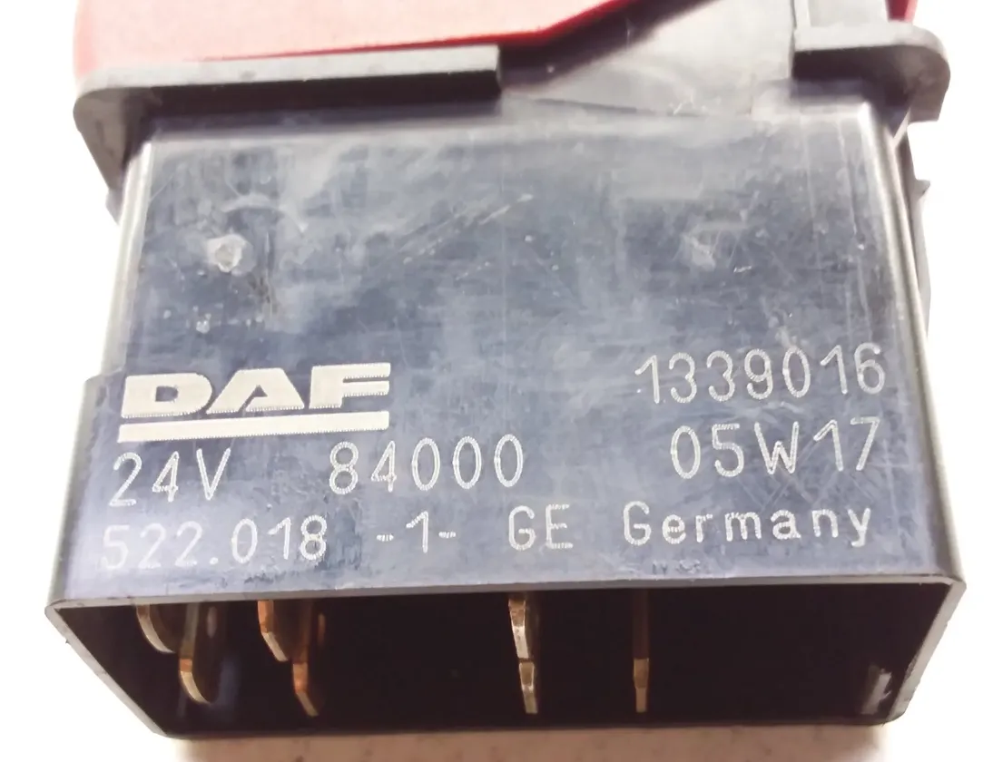 DAF 95 XF (1997-2002) кнопка опасности 1339016,05w17 13549890