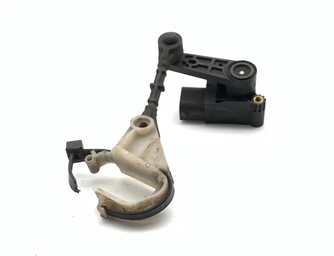 JAGUAR XK X150  (2005-2014) Датчик уровня высоты задний левый 8W83-3C279-BD,8W833C279BD 33520759