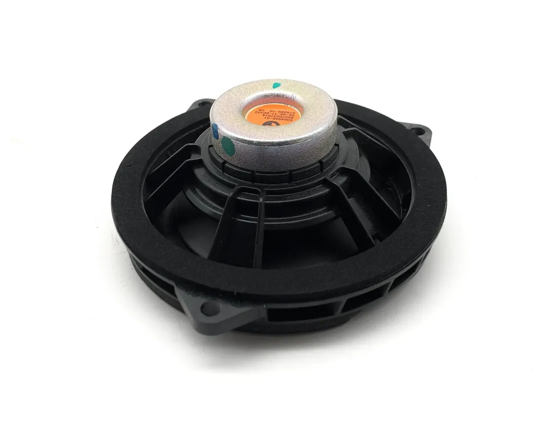 BMW 5 Series G30/G31 (2016-2023) Pravý zadný dverový reproduktor 9364956 34082520