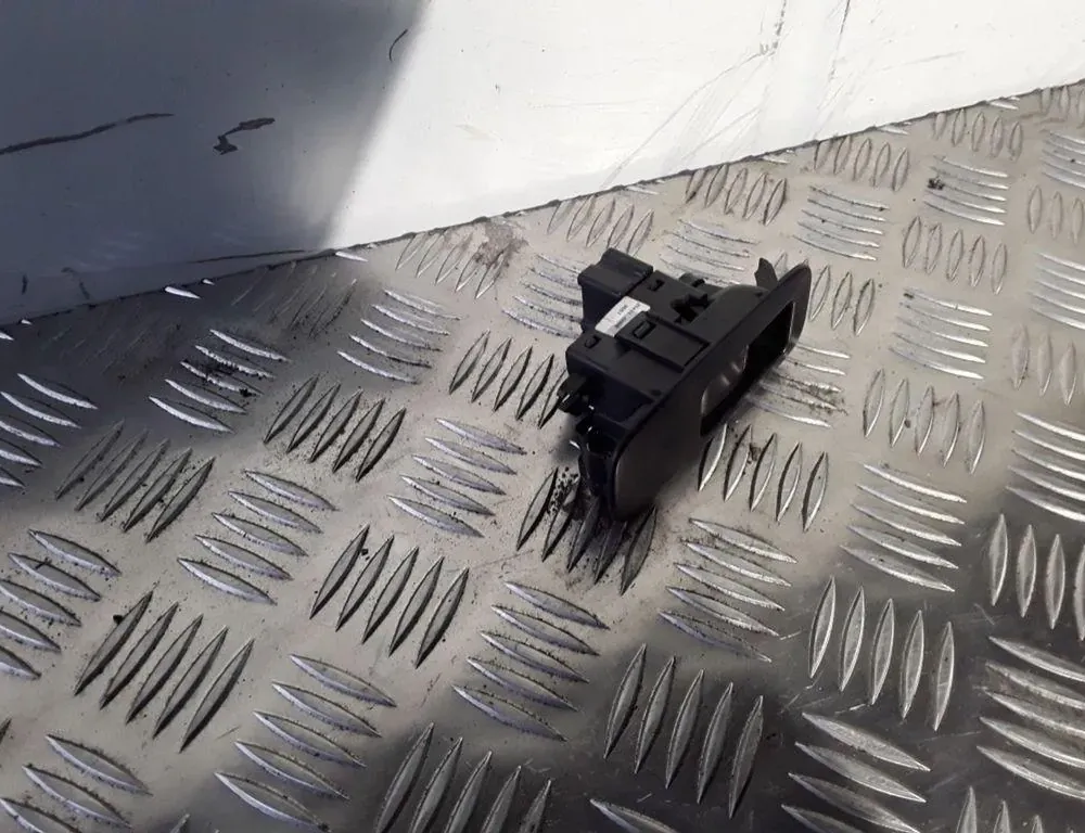 NISSAN Qashqai 1 generation (2007-2014) Кнопка стеклоподъемника задней правой двери 25411JD000 33829626