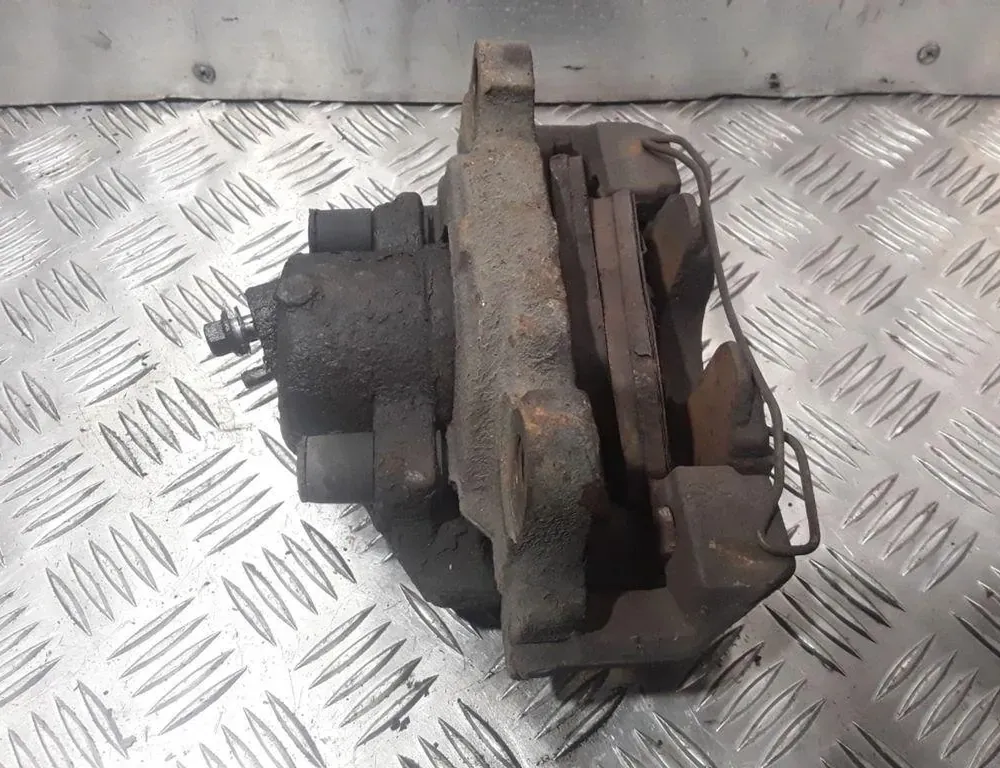 SKODA Octavia 2 generation (2004-2013) Супорт тормозов передний правый 33831731