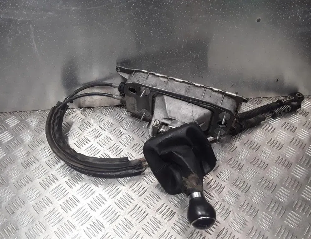 VOLKSWAGEN Golf 8 generation (2019-2023) Mechanizmus radenia prevodových rýchlostí 1K0711049AS 33832843